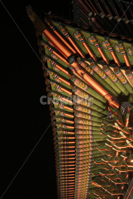 경복궁,전통문양,처마,지붕마루,서까래,야경,밤,풍경,nightscape,night,landscape,한국전통,한국문화,korean traditional,korean culture,건축물,건물외관,exterior,building,structure,architecture,construction