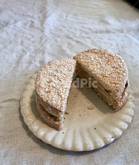 후식,디저트,카페,다쿠아즈,간식,음식,먹방,달달,설탕,빵,근접,촬영,한국,맛있는,달콤한,foodreserves,dessert,cafe,dacquoise,sweet,sugar,korea,delicious,sugary