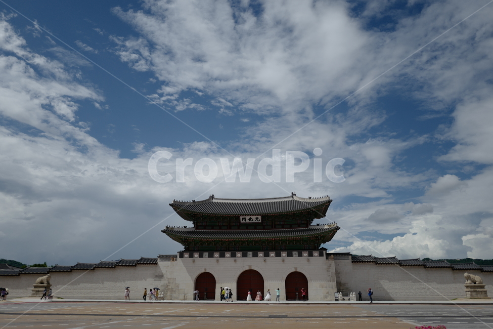 경복궁,돌담,한국전통,하늘,구름,sky,cloud,koreatraditional,koreanculture,stonewall,architecture,광화문,structure,construction,궁궐,궁,서울,palace,seoul,한국전통,한국문화,korean traditional,korean culture,랜드마크,landmark,tourist attraction,한국랜드마크,한국관광지,한국명소,korea landmark,korea tourist attraction,사람들,대중,군중,other people,crowd,건축물,건물외관,exterior,building,structure,architecture,construction