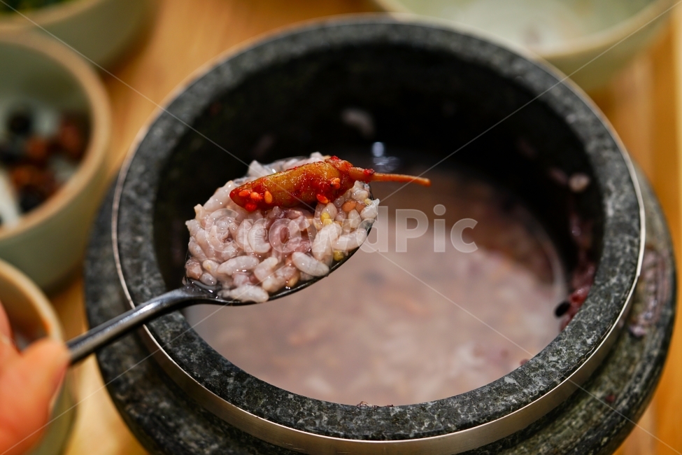 밥,돌솥밥,한식,한국,식사,음식,돌솥,한국음식,전통,쌀,곡물,곡식,우리것,푸드,점심,먹방,먹거리,솥,누른밥,숭늉,음식,식재료,요리,food,cook,meal,dishes,food reserves,곡류,곡식,cereals,한식,한국음식,한국요리,korean food,korean dishes,korean meal,korean cook