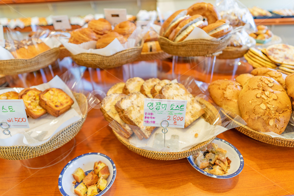 food,식품,bread,빵,인절미빵,인절미식빵,인절미토스트,베이글,동네빵집,빵집,빵진열,시식,빵시식,간식,음식,식재료,요리,food,cook,meal,dishes,food reserves,빵,bread
