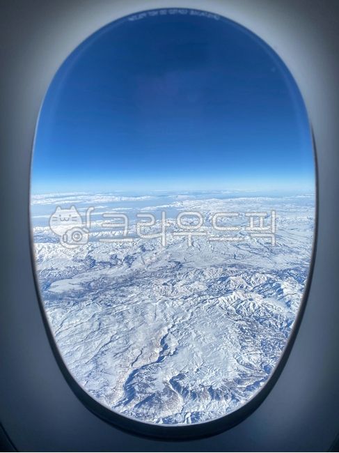 sky,flight,snow mountain,skyview,winter,cloud,airplane,window,travel,business class,Scenery outside the window,Inside the plane