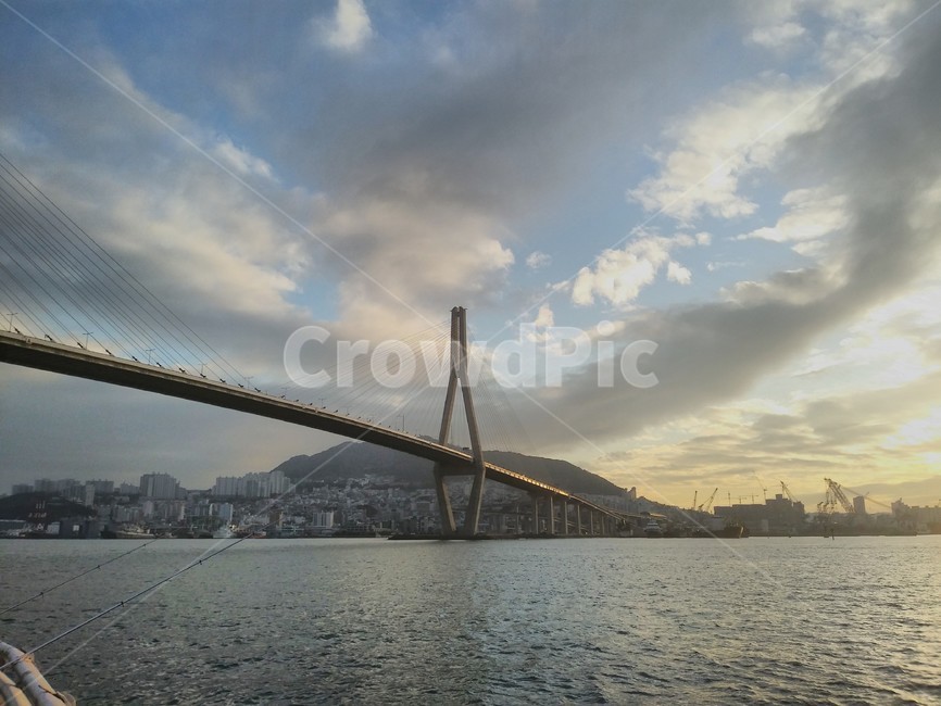 다리,bridge,부산항대교,부산,부산항,바다,주탑,풍경,교각,하늘,구름