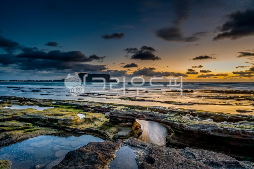 제주도,성산일출봉,광치기해변,유네스코,지질,바다,산,섬,이끼,구름,물,장노출,물길,화산,지질학,문화유산,역사,환경,연대,지질대,해안선,바닷가,해변,nature,자연,해변,바다,beach,sea,제주도,jeju,jeju island