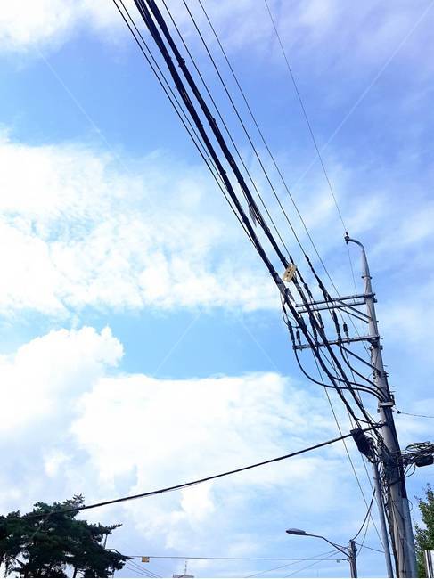 하늘,구름,sky,cloud,day,전봇대,전신주,utilitypole,에너지산업,energy industry