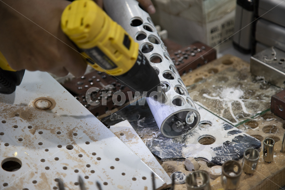 power tools,work,metal,industry,drill,tool,life,hole,plastic,Gloves,rechargeable drill,person,screw,beat,man,worker,electric drill,hand