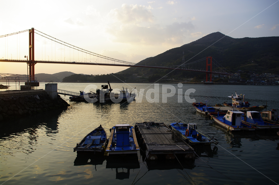 남해대교,다리,어선,배,바다,하늘,구름,풍경,노을,산업,industry,industrial,어업,fishery,fishing industry