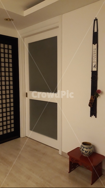 문,창살,한지,꽃,탁자,인테리어,interior,door,window,fliwer,단지,pottery,바닥,floor,wall,벽,꽃꽂이,jar,ornament,장식,plant