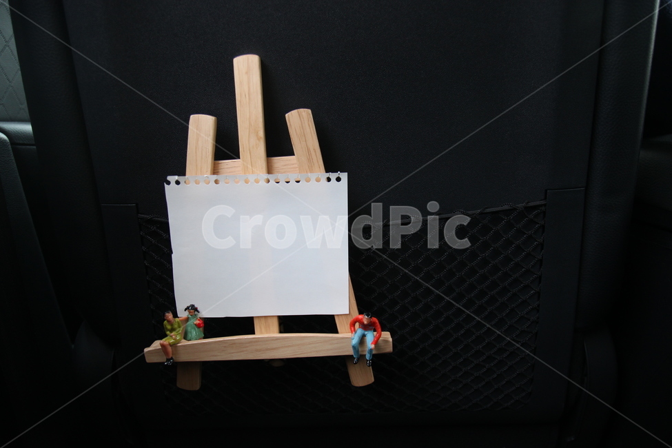 이젤,사람모형,miniature,easal,자동차,carinterior,뒷자석,사물,물건,오브젝트,thing,object,matter