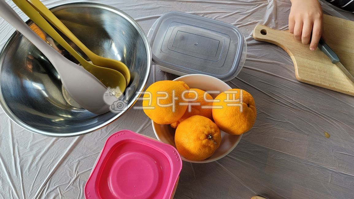 spatula,citrus fruits,fruit,Making Cheong,Hallabong,Orange,citrusfruit,orange,ladle,cutting board,hand