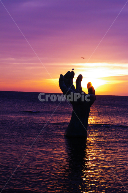 바다,하늘,구름,풍경,해맞이,일출,sunrise,호미곶,상생의손,랜드마크,landmark,랜드마크,landmark,tourist attraction,한국랜드마크,한국관광지,한국명소,korea landmark,korea tourist attraction,조각상,동상,석상,조형물,statue,bronze statue,stone statue
