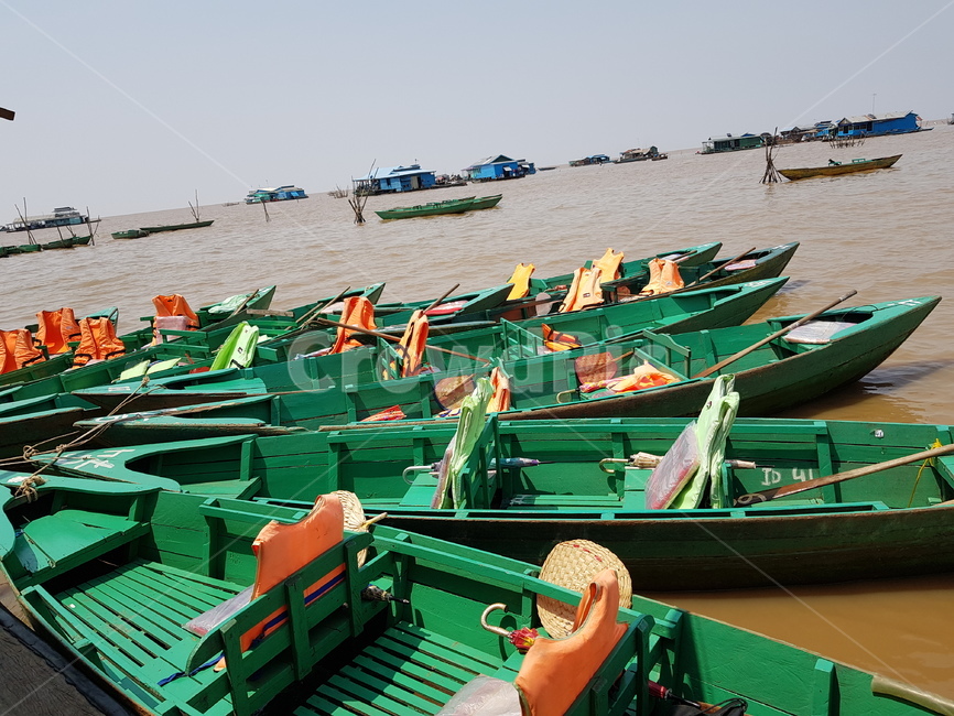 캄보디아,강,리버,river,톤레샵호수,배,조각배,선착장,황톳물,나루터,호수,강물,빈민,수상가옥,어부,시골,농촌