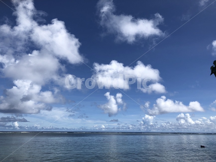 파란바다,바다,해변,구름과바다,푸른바다,자연,풍경,nature,landscape,outdoors,옥외,azure sky,푸른 하늘,sky,하늘