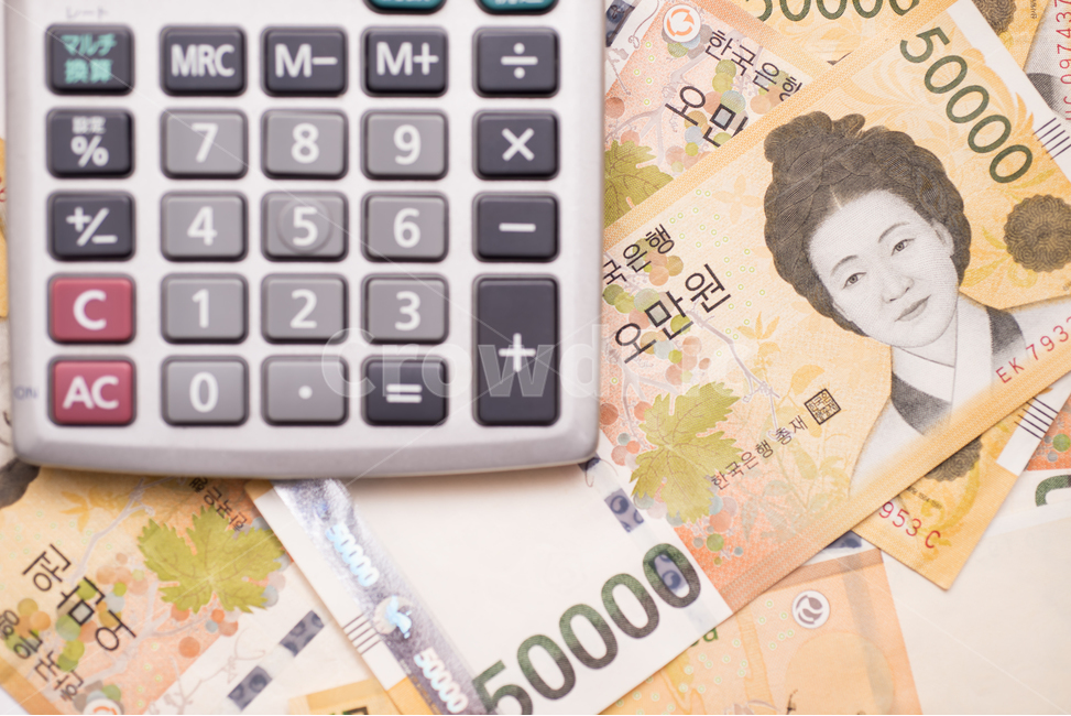 expenditure,income,calculation,loan,life,settlement,banknote,bank,thrift,property,cost of living,pension,funds,overconsumption,savings,50,cash,profit,calculator,business,Household,investment,consumption,tax,economy,000 won,electronic calculator,money,fina