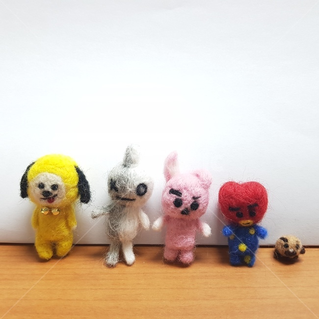 양모펠트,bts,방탄소년탄,인형,양모인형,양모,tata,van,cooky,chimmy,shooky,타타,반,쿠키,치미,슈키,방탄,방탄캐릭터,캐릭터