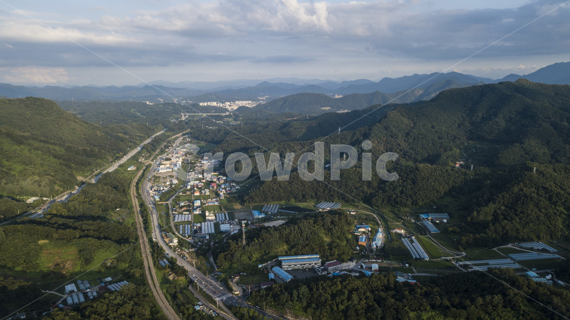 항공,드론,자연,마을,도로,길,집,하늘,구름,산,자연,풍경,nature,landscape,경치,outdoors,옥외,scenery,aerial view,조감도
