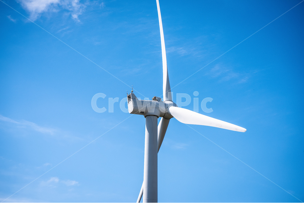 풍력발전기,풍력,전기,발전기,에너지,바람,하늘,푸른하늘,절약,환경,풍경,웅장한,구름,터빈,윈드제네레이터,자연,산업,industry,industrial,에너지산업,energy industry,machine,기계,symbol,상징,cross,가로 질러 가다,engine,엔진,motor,모터