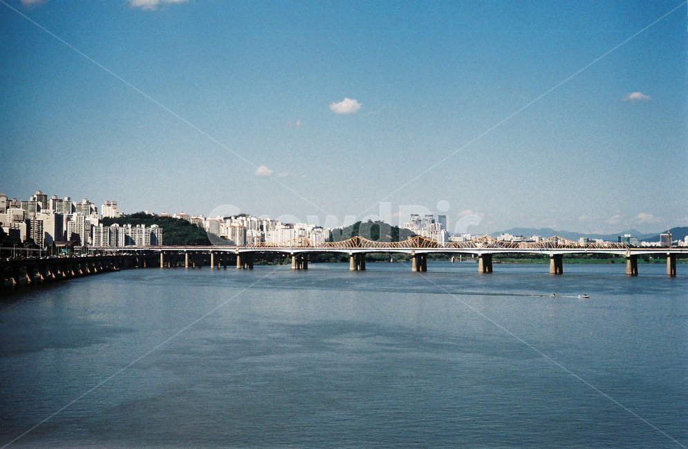 한강,한강다리,강,하늘,건물들,필름사진,도시,풍경,city,landscape,한국도시풍경,한국도시경관,korea cityscape,water,물,waterfront,워터 프론트,port,포트,dock,독,pier,교각