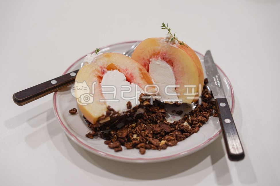 dessert,Greek Momo,snack,fruit,peach,Momogrik,pitch