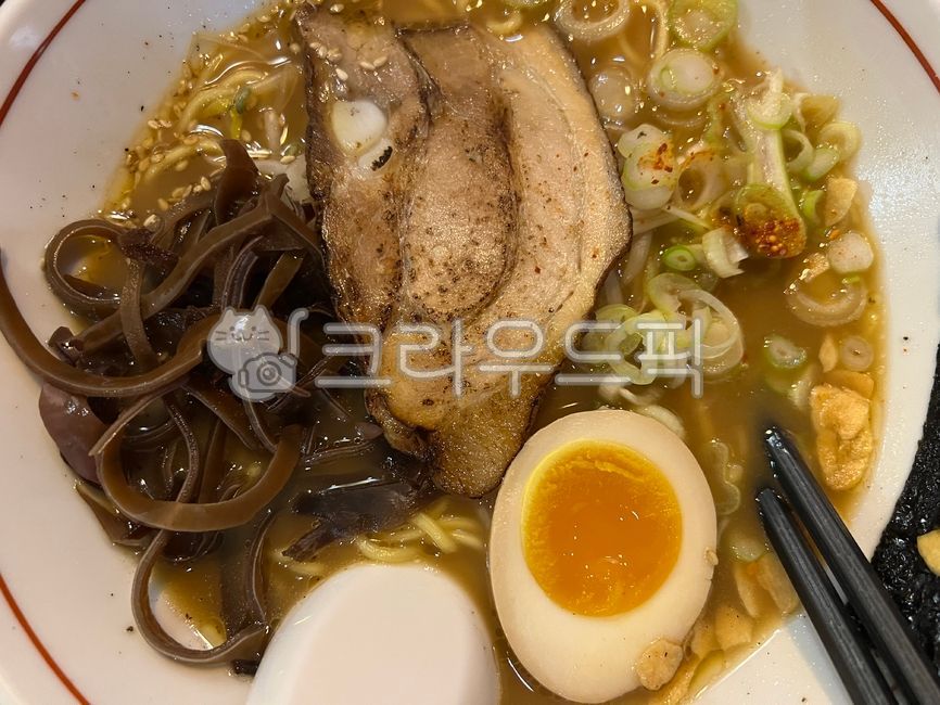 soup,egg,softboiled,chopstick,japanese food,japan,chopsticks,broth,noodle,green onion,pork,bowl,food,greenonion,ramen,japanese