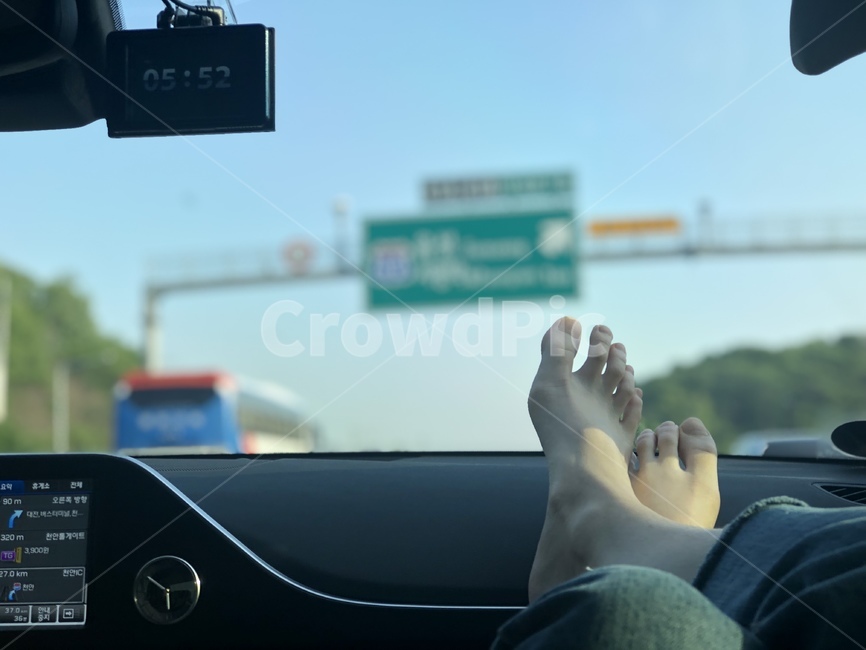 발,차안,도로,하늘,feet,sky,road