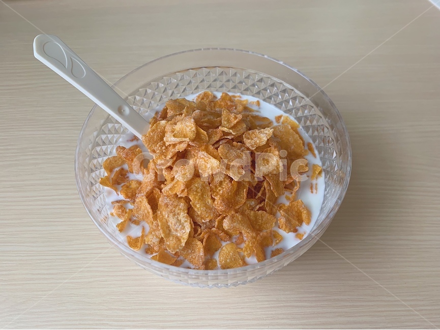 oatmeal,오트밀,food,식품,breakfast,아침식사,씨리얼,우유,숟가락,그릇,음식,음식,식재료,요리,food,cook,meal,dishes,food reserves,아침식사,조식,브런치,breakfast,brunch
