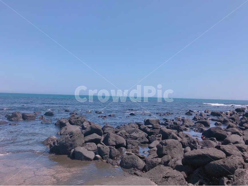 제주도해변,제주도바다,우도,푸른바다,맑은날씨,파란하늘,하늘,sky,바위,돌멩이,자연,풍경,nature,landscape,제주도,jeju,jeju island,rubble,파편