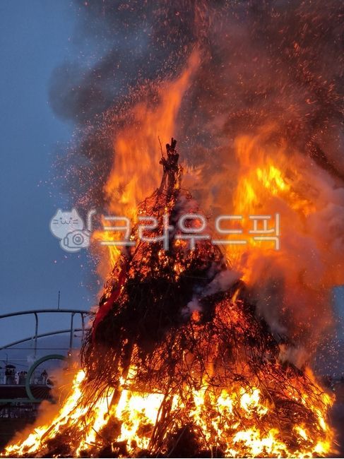 Full moon of the first lunar month,Burning the moon house,fire,flame,bonfire