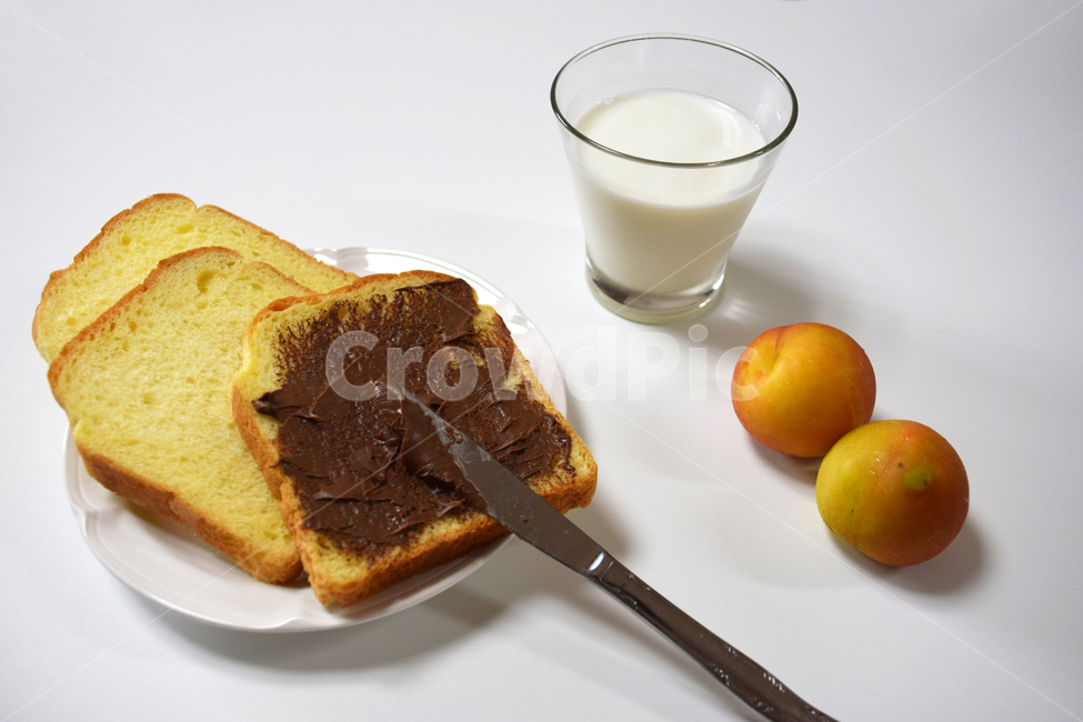 토스트,우유,초코,초코시럽,빵,초코크림,크림,아침식사,간편식,식사,접시,다이어트,샌드위치,자두,컵,음식,식재료,요리,food,cook,meal,dishes,food reserves,아침식사,조식,브런치,breakfast,brunch,연출,컨셉,콘셉,direction,concept