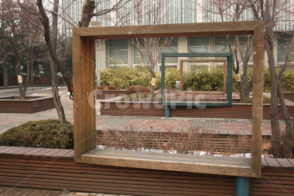 사각,프레임,의자,겨울,나무,조각상,동상,석상,조형물,statue,bronze statue,stone statue