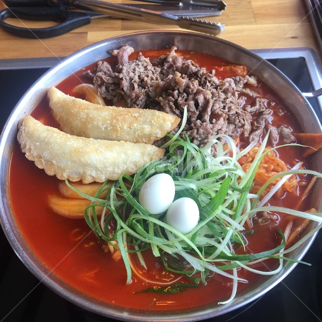떡볶이,매운,간식,한국음식,매운음식,음식,요리,식재료,food,cook,meal,dishes,foodreserves,한식,한국요리,만두,파채,파,차돌떡볶이,차돌,차돌박이,고기,육류