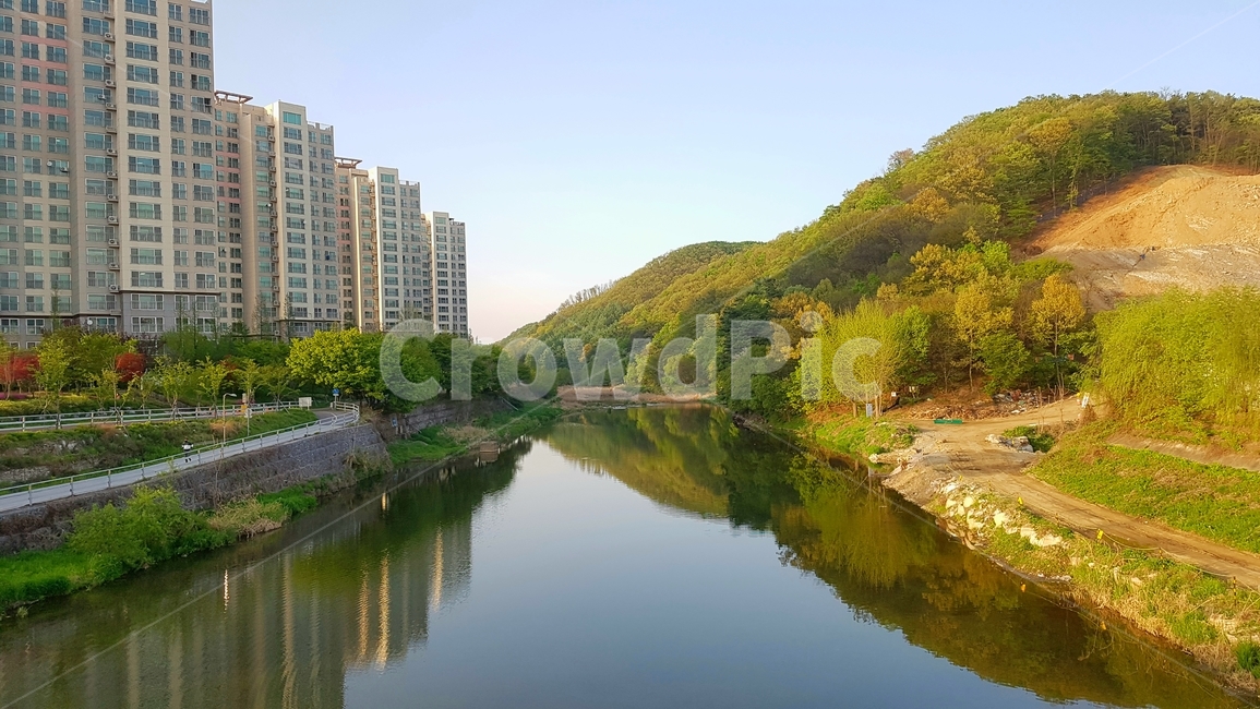 자연,맑은하늘,하천,숲,아파트,도시,풍경,city,landscape,한국도시풍경,한국도시경관,korea cityscape,building,건물,시티,town,urban,어반,high rise,고층 건물,water,물,outdoors,옥외,nature