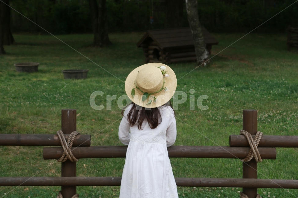 인물사진,봄,소녀,목장,여자아이,사람,인물,인간,human,person,어린이,어린아이,child,children,kid
