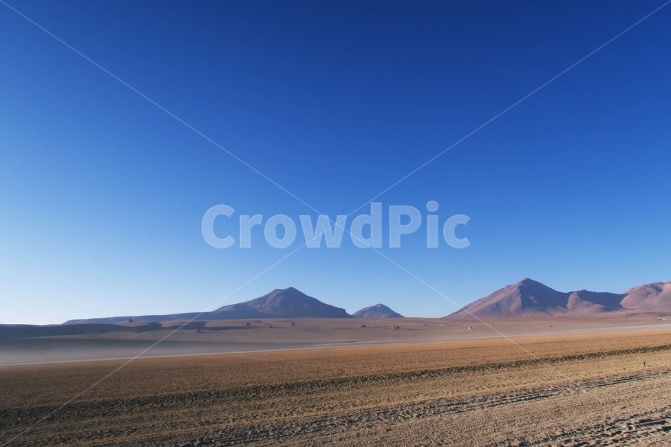 볼리비아,칠레,하늘,구름,산,오프로드,흙길,길,흙,사막,아무도없다,road,dirt,desert,landscape,sandy,dry,track,nature,dusty,blue,adventure,route,sand,sky,nobody,path,dust,scene,scenery,land,beautiful,mountain,offroad,natural,skyline,horizon,bolivia,yellow,roadside,도로,자연,풍경,nature,landscape,해외,외국,세계,foreign,oversea,world,세계자연풍경,해외자연풍경,외국자연풍경,world nature landscape,outdoors,옥외