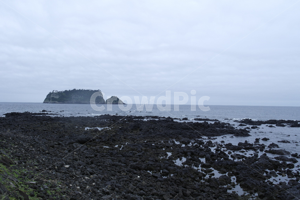 제주도,범섬,제주범섬,서귀포시,강정동,저녁무렵,자연,풍경,nature,landscape,한국자연풍경,한국자연경관,korea nature landscape,제주도,jeju,jeju island,outdoors,옥외,land,땅,water,물,shoreline,해안선,sea,바다,ocean,대양,coast,연안