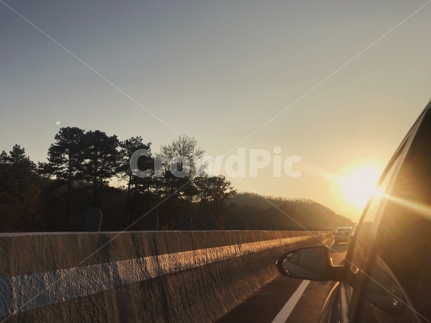저녁,노을,햇빛,고속도로,석양,가을,색감,감성,sensible,feeling,교통,교통수단,traffic,transportation,road,도로,asphalt,아스팔트,flare,플레어,light,빛