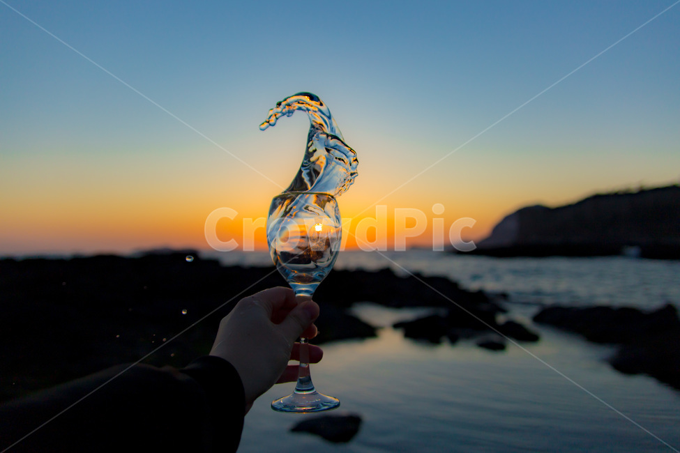 노을,해변,하늘,풍경,역광,해안가,감성,해질녘,석양,일몰,색감,색채,색상,color,와인잔,water,물,glass,유리잔,태양,sensiblefeeling,옥외,outdoor,자연,nature
