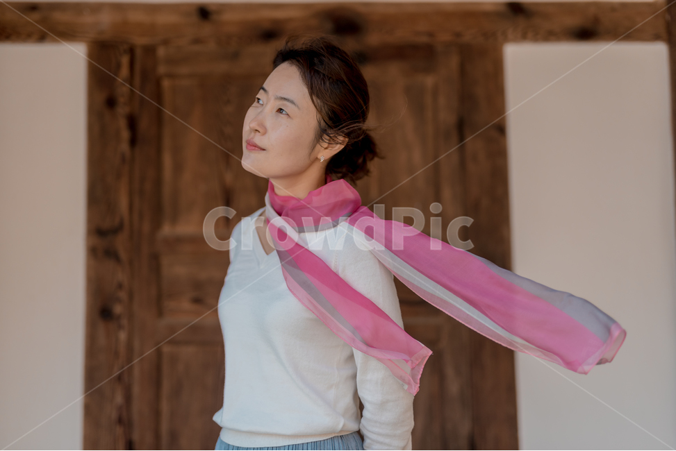 한옥마을,한옥집,스카프,봄패션,봄,인물