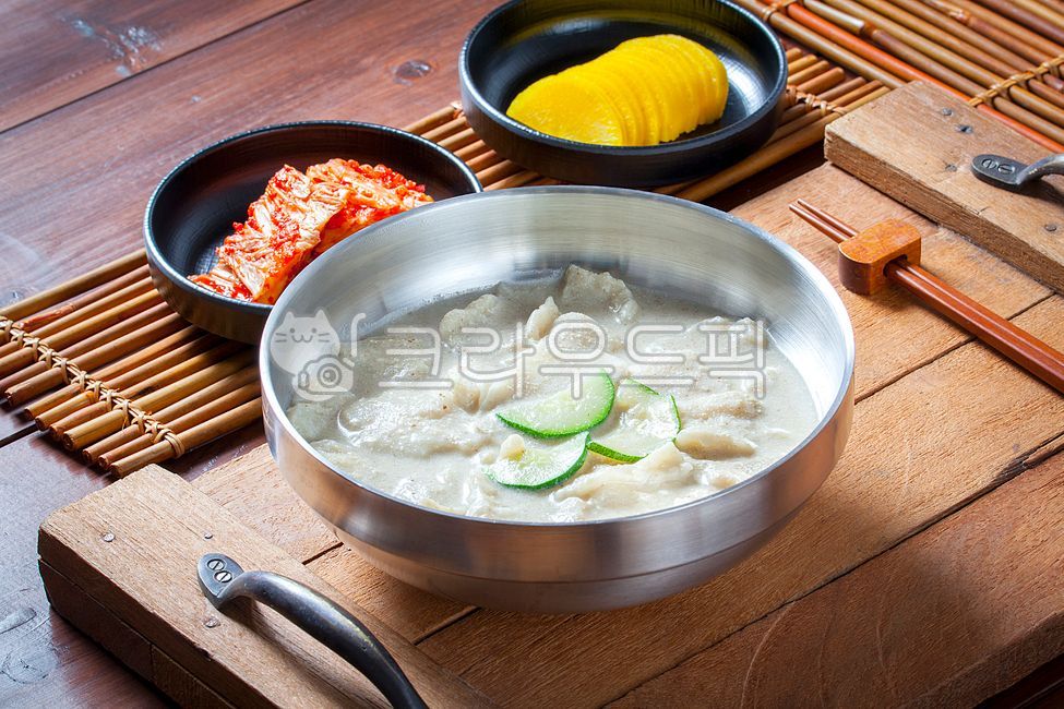 들깨,들깨요리,들깨수제비,감자,수제비,건강식,영양식,식사,식당,음식점,점심,감자수제비,점심식사,저녁,저녁식사,단무지,김치,별미,영양음식,건강음식,간편식,한국전통음식,전통음식,민속음식,민속요리,한국음식점,요리,전통요리,한식,한국식당,전통,한국요리,밀가루,밀가루요리,밀가루음식,호박,food,음식,그릇