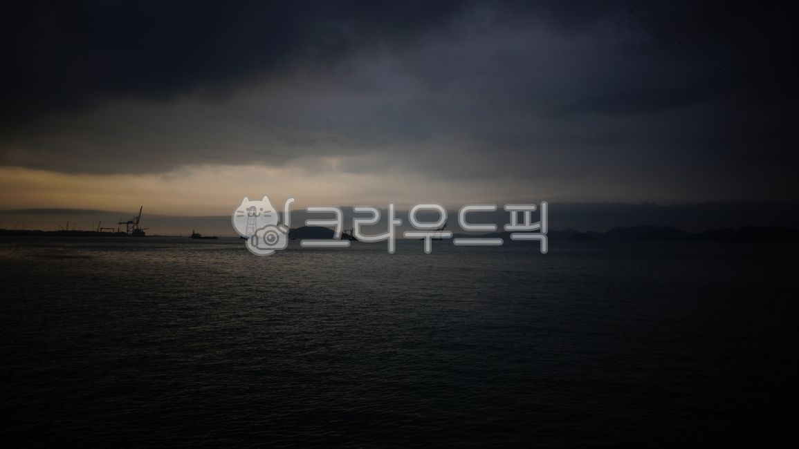 절벽,해변,해양,해양가,해변가,바닷물,weather,날씨,sunny,구름,하늘,나무,숲,clonud,beach,해수욕장,서해안,여름,여름사진공모전,해질녘,노을,실루엣,outdoors,옥외,nature,자연,sea,바다,water,물,ocean,대양,shoreline,해안선,coast,연안,island,섬