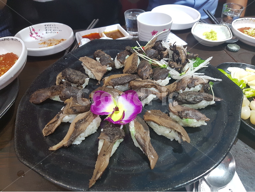 능이초밥,초밥,음식,버섯,능이,먹거리,능,음식,식재료,요리,food,cook,meal,dishes,food reserves