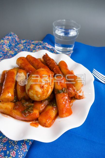 egg,boiled egg,snack,Fish cake,chili pepper paste,sauce,food,flour,chili powder,wheat rice cake,rice cake,Korean food,tteokbokki,snack bar