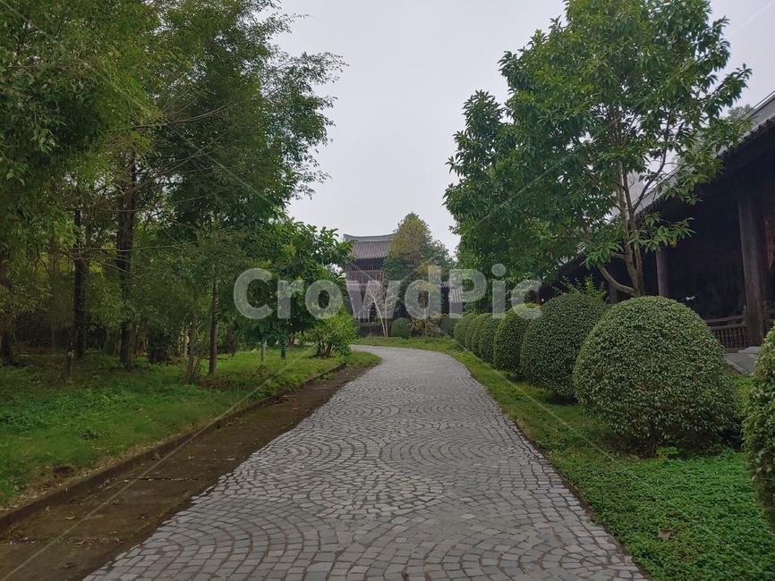 buddhist pilgrim,Ninh Binh,Barau Hill,Bai Dinh Temple,Hoang Long River,temple,Hanoi,large temple,buddhism,Buddhist complex,employee