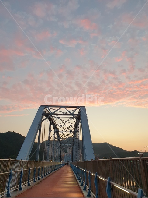다리,건물,분홍하늘,하늘,낙동강,호국의다리