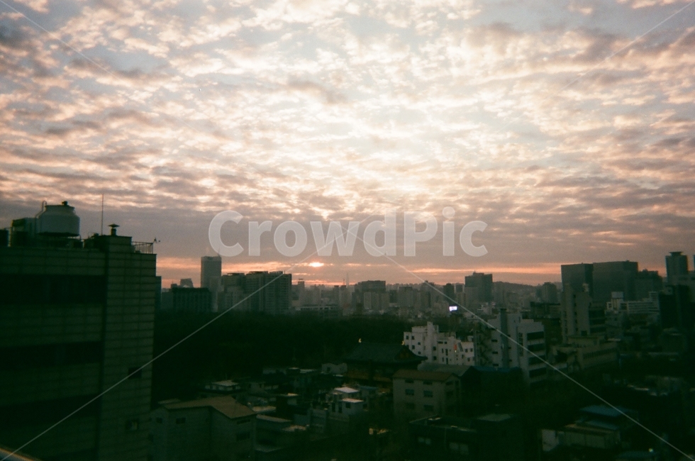 풍경,하늘,구름,해돋이,해,일출,sky,sun,겨울,winter,건물들,film,필름,아름다운,밝은,sunrise