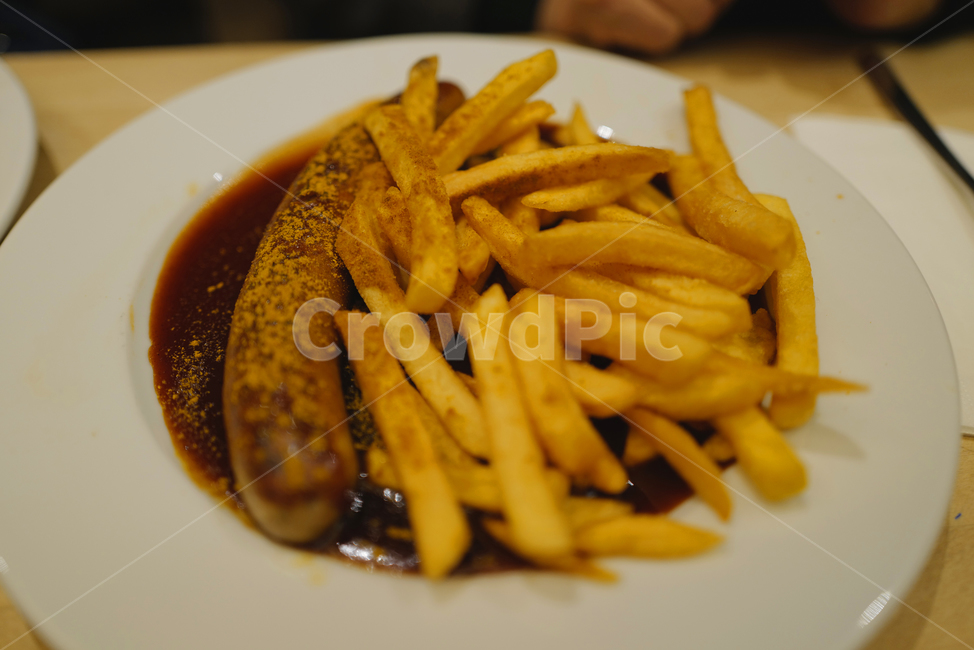 소세지,독일음식,감자튀김,소스,접시,식당,restaurant,food,meal,dish