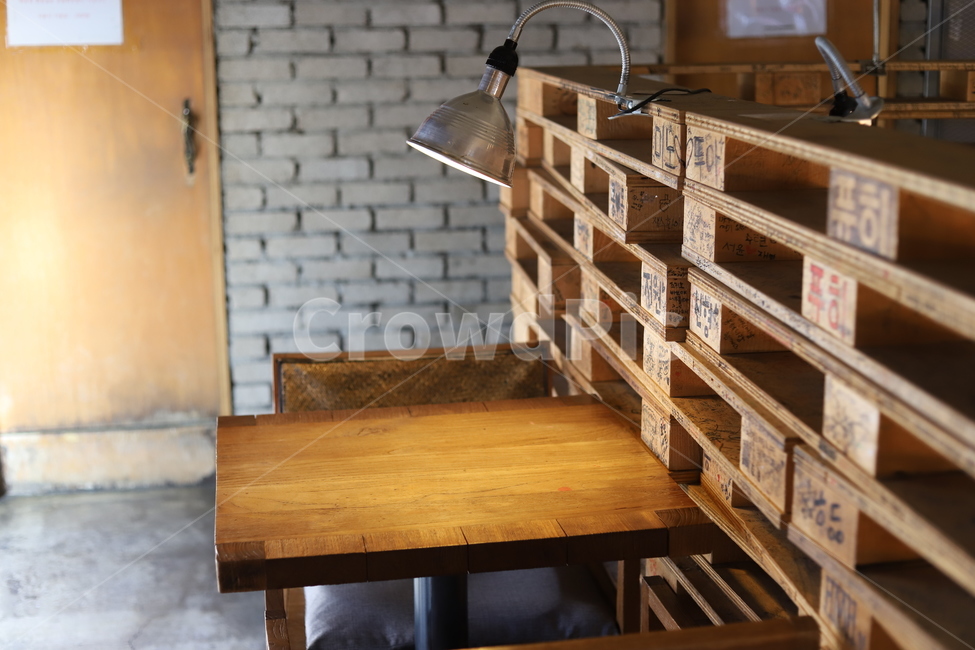 인테리어,의자,책상,wood,나무,합판,hardwood,견목,plywood,카페,테이블,감성,감성사진,table