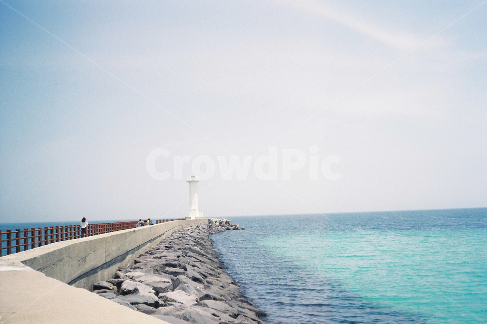 바다,등대,풍경,에메랄드,맑음,힐링,세화,자연,자연,풍경,nature,landscape,등대,lighthouse,제주도,jeju,jeju island,사람들,대중,군중,other people,crowd,building,건물,architecture,건축물,tower,탑,human,인간,person,사람
