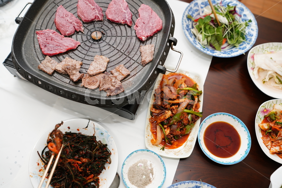 고기,한우,소고기,육식,육류,식사,안주,먹거리,한식,집밥,불판,구이