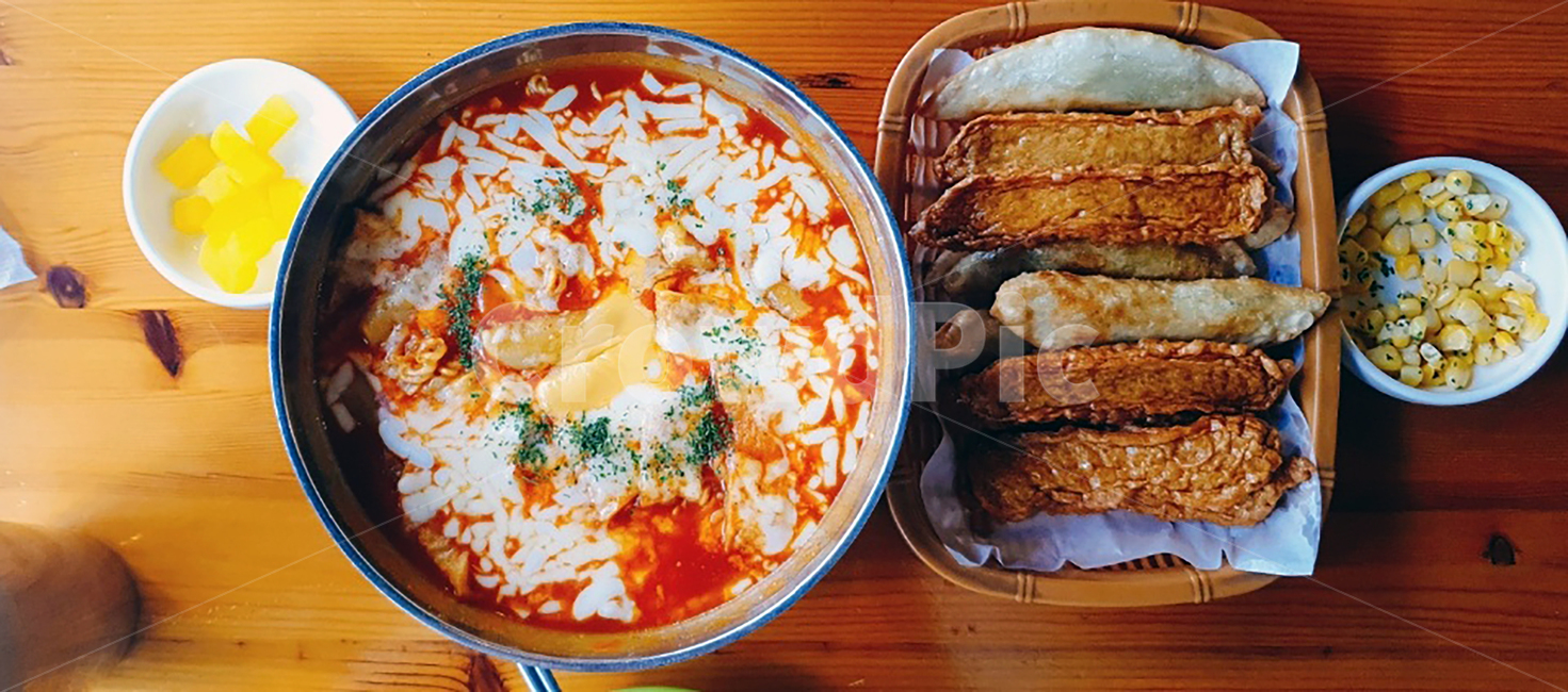떡볶이,튀김,옥수수,치즈떡볶이,분식,간식,어묵,떡,치즈,단무지,분식집